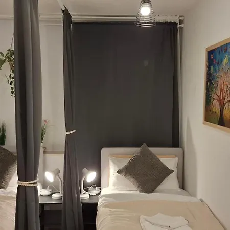 3-zimmer-apartment Stay-at-aj Homes Boenen Mit Komplett Ausgestatteter Kueche, Balkon, 6 Hotel-boxspringbetten & Schlafsofa Sowie Kostenlos Inklusive Bettwaesche & Handtuecher, Verbrauchsartikel, Parkplatz, Wifi & Smarttv Apartment *